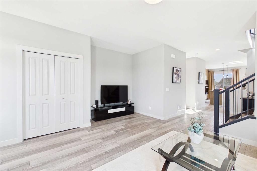 182 Rowley Gate Nw, Calgary, AB - Indoor