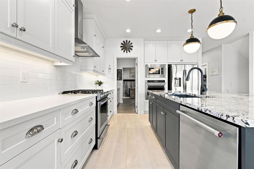 218 Boulder Creek Place, Langdon, AB - Indoor Photo Showing Kitchen With Upgraded Kitchen