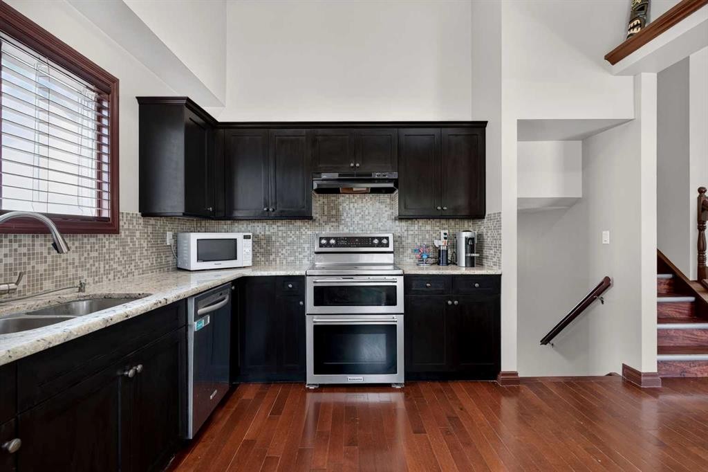 196 Suncrest Way Se, Calgary, AB - Indoor Photo Showing Kitchen With Double Sink