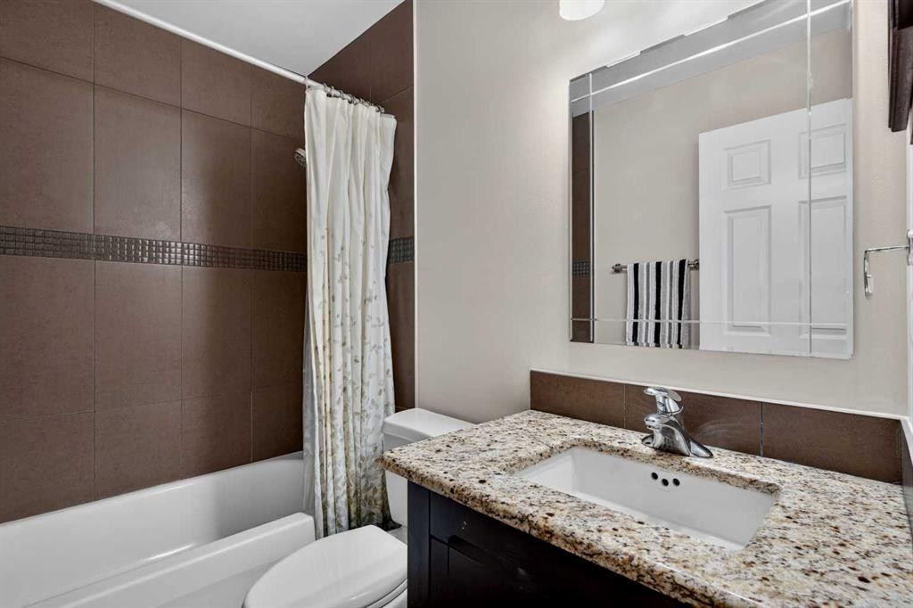 196 Suncrest Way Se, Calgary, AB - Indoor Photo Showing Bathroom