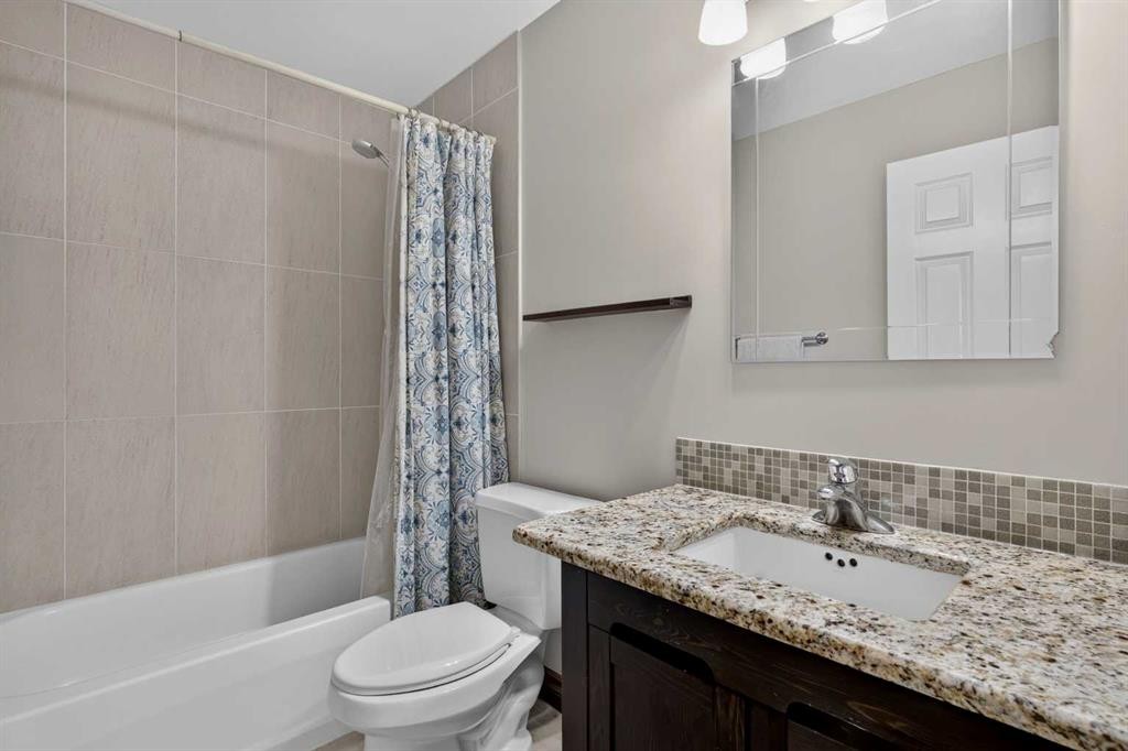 196 Suncrest Way Se, Calgary, AB - Indoor Photo Showing Bathroom