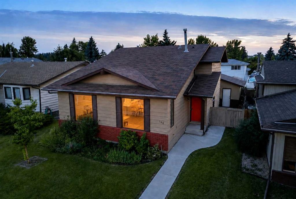 196 Suncrest Way Se, Calgary, AB - Outdoor
