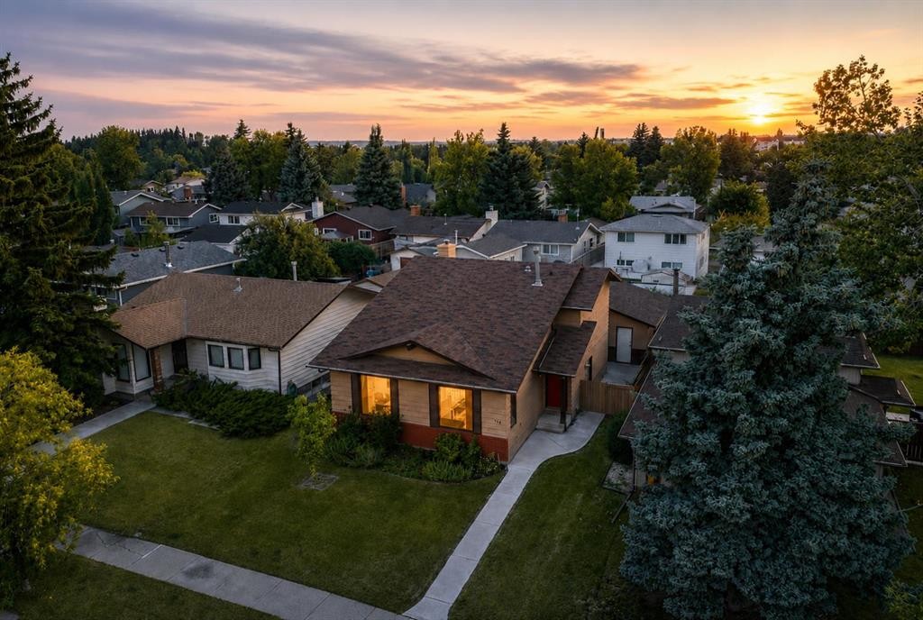 196 Suncrest Way Se, Calgary, AB - Outdoor