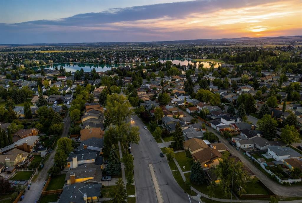 196 Suncrest Way Se, Calgary, AB - Outdoor With View