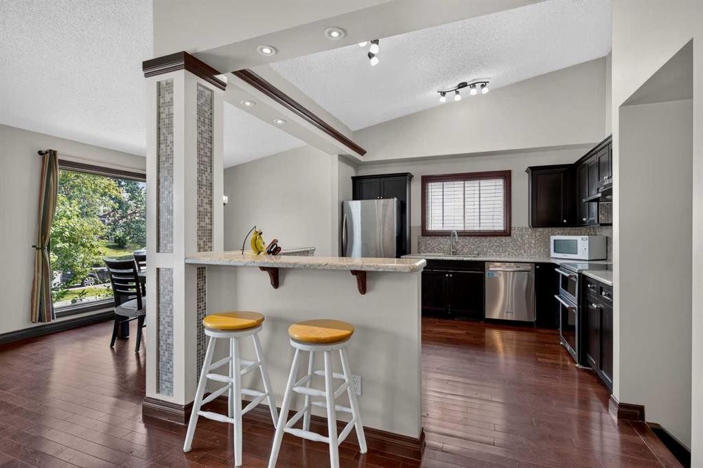 196 Suncrest Way Se, Calgary, AB - Indoor