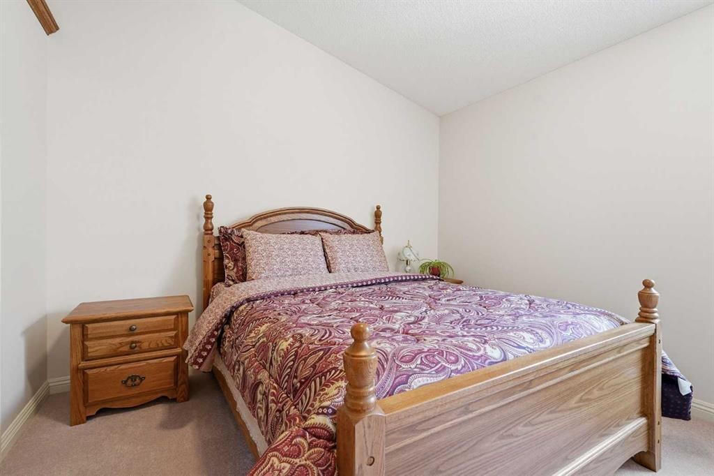 128 Covehaven Gardens Ne, Calgary, AB - Indoor Photo Showing Bedroom