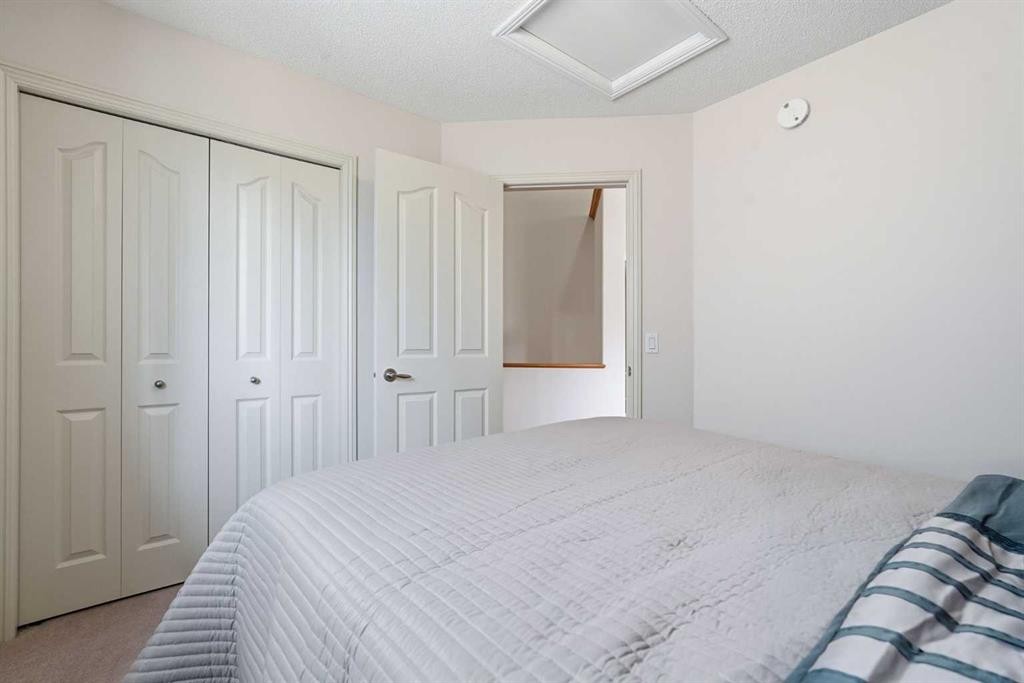 128 Covehaven Gardens Ne, Calgary, AB - Indoor Photo Showing Bedroom