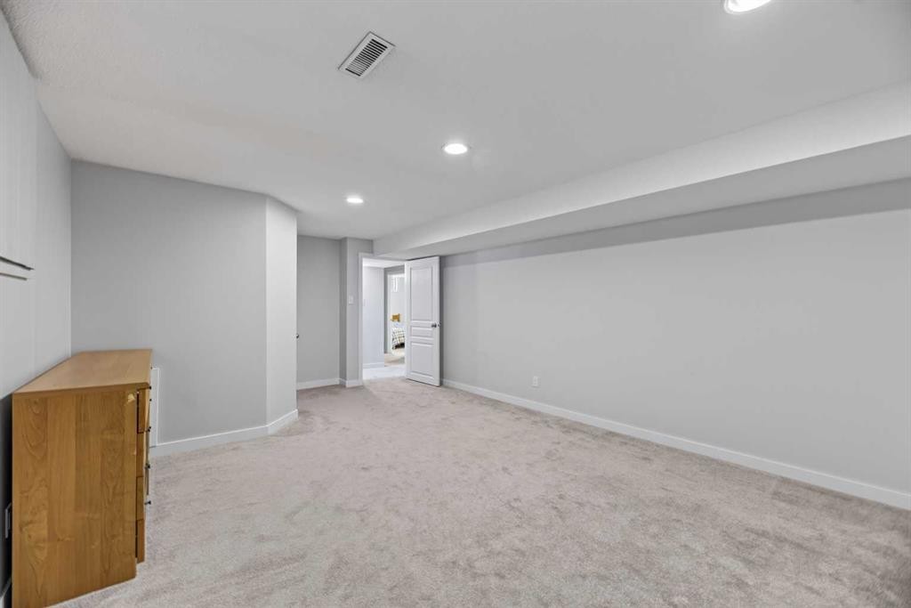 8035 Huntwick Crescent Ne, Calgary, AB - Indoor Photo Showing Other Room