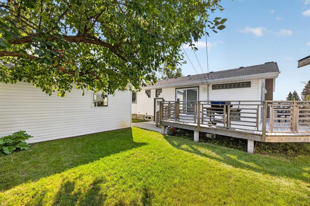 8035 Huntwick Crescent Ne, Calgary, AB - Outdoor With Deck Patio Veranda