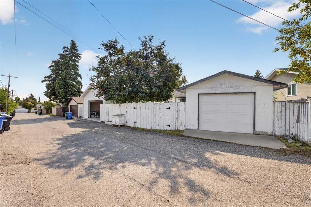 8035 Huntwick Crescent Ne, Calgary, AB - Outdoor