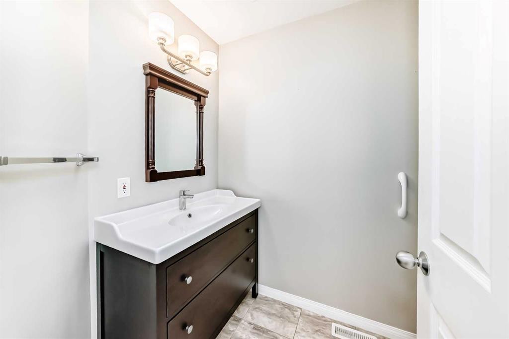 35 Arbour Vista Way Nw, Calgary, AB - Indoor Photo Showing Bathroom