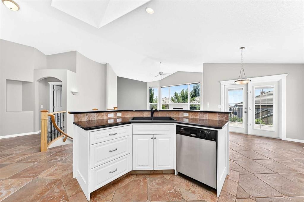 35 Arbour Vista Way Nw, Calgary, AB - Indoor Photo Showing Kitchen