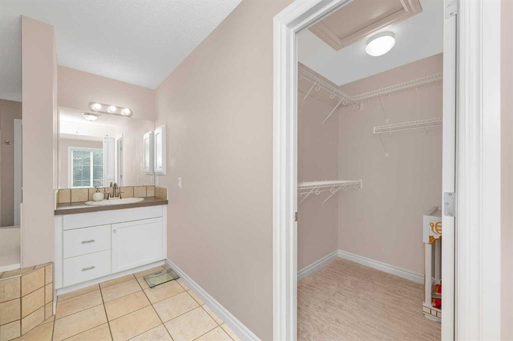 135 Kincora Drive Nw, Calgary, AB - Indoor Photo Showing Bathroom