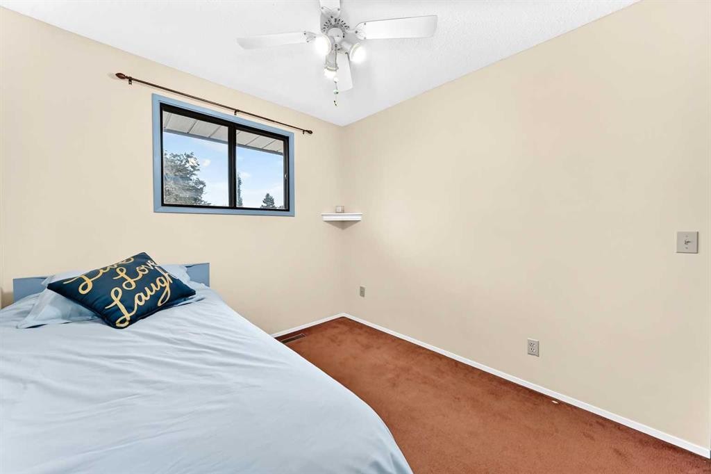 4008 46 Street Sw, Calgary, AB - Indoor Photo Showing Bedroom