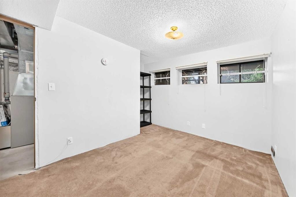 4008 46 Street Sw, Calgary, AB - Indoor Photo Showing Other Room