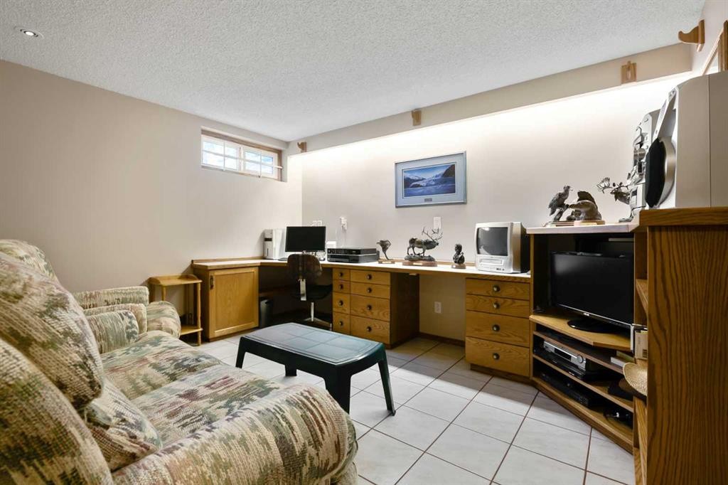 308 Canniff Place Sw, Calgary, AB - Indoor