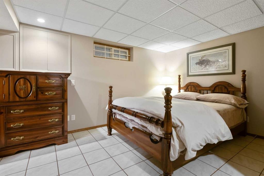 308 Canniff Place Sw, Calgary, AB - Indoor Photo Showing Bedroom