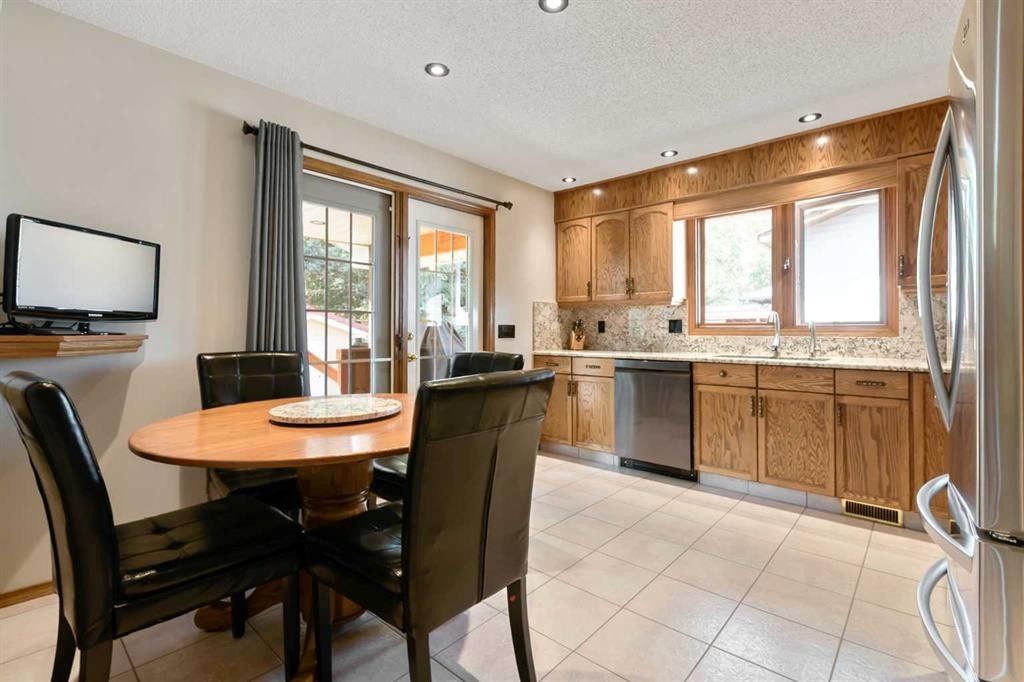 308 Canniff Place Sw, Calgary, AB - Indoor Photo Showing Dining Room