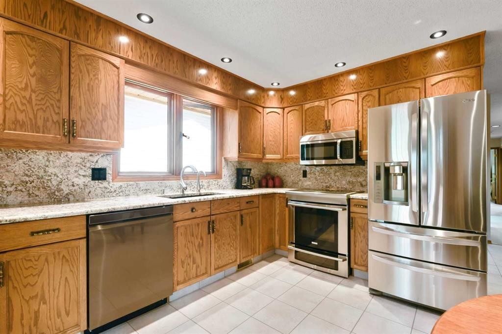308 Canniff Place Sw, Calgary, AB - Indoor Photo Showing Kitchen With Stainless Steel Kitchen