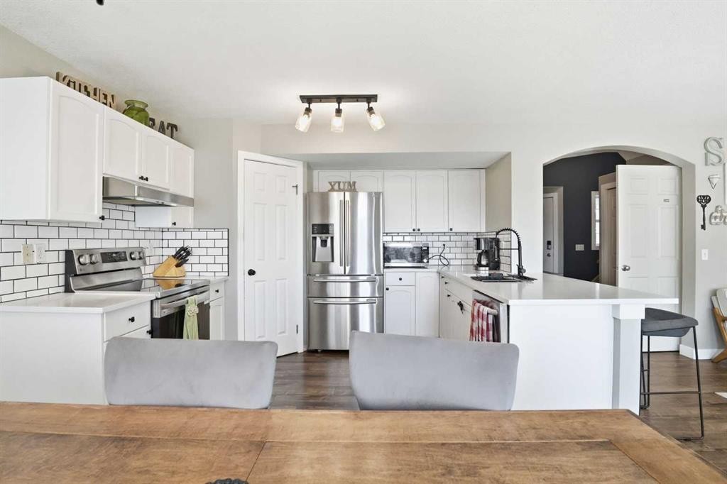 138 Somerglen Common Sw, Calgary, AB - Indoor Photo Showing Kitchen With Stainless Steel Kitchen With Upgraded Kitchen