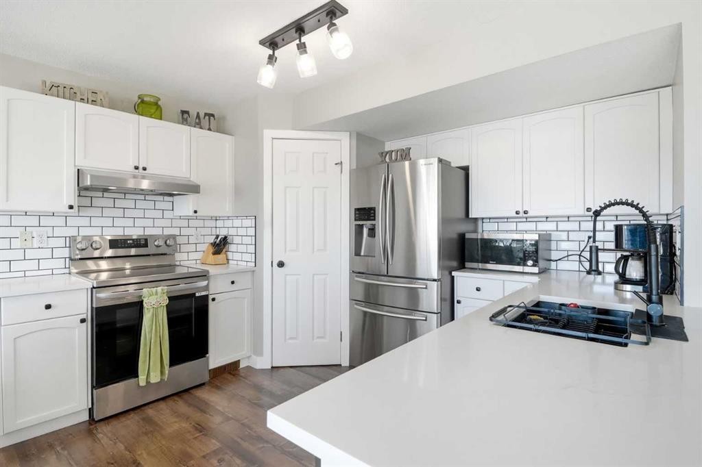 138 Somerglen Common Sw, Calgary, AB - Indoor Photo Showing Kitchen With Stainless Steel Kitchen