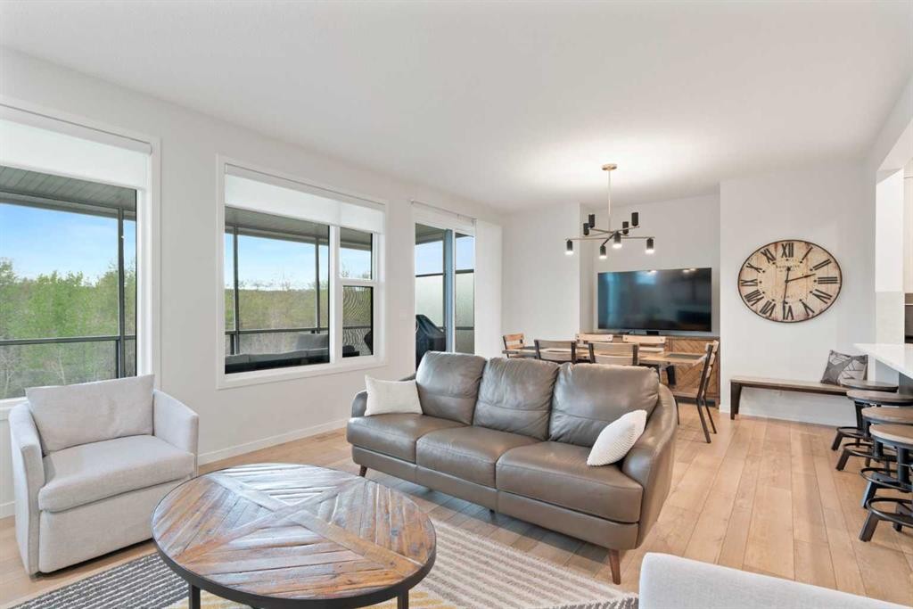 500 Cranbrook Gardens Se, Calgary, AB - Indoor Photo Showing Living Room