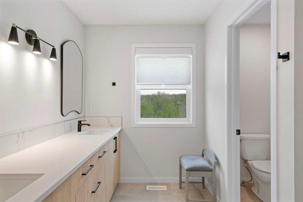 500 Cranbrook Gardens Se, Calgary, AB - Indoor Photo Showing Bathroom