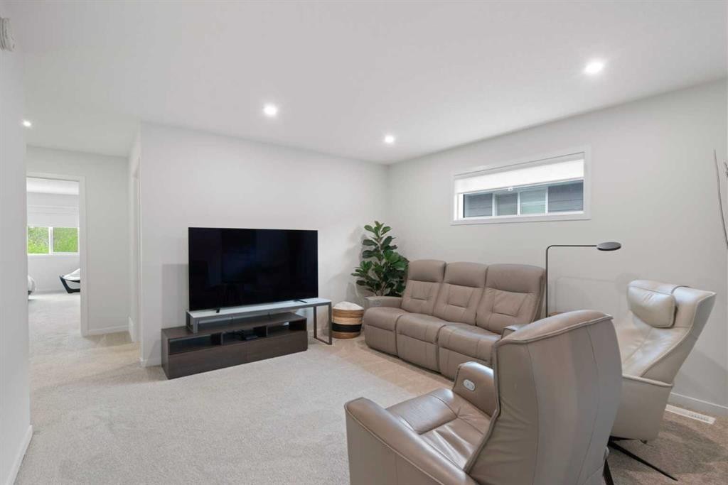 500 Cranbrook Gardens Se, Calgary, AB - Indoor