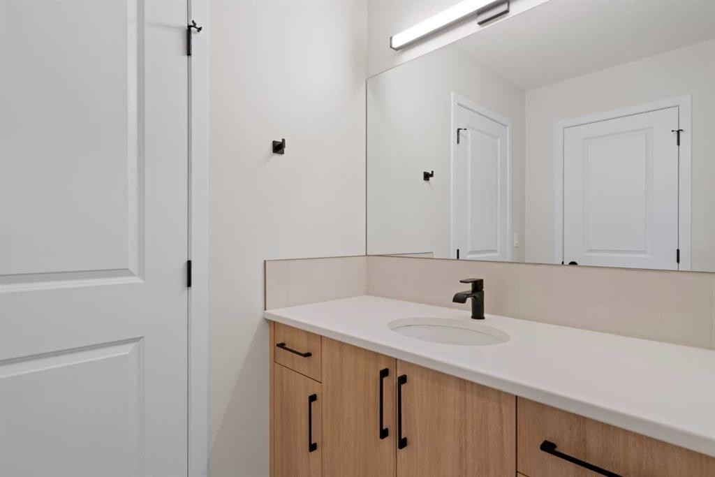 500 Cranbrook Gardens Se, Calgary, AB - Indoor