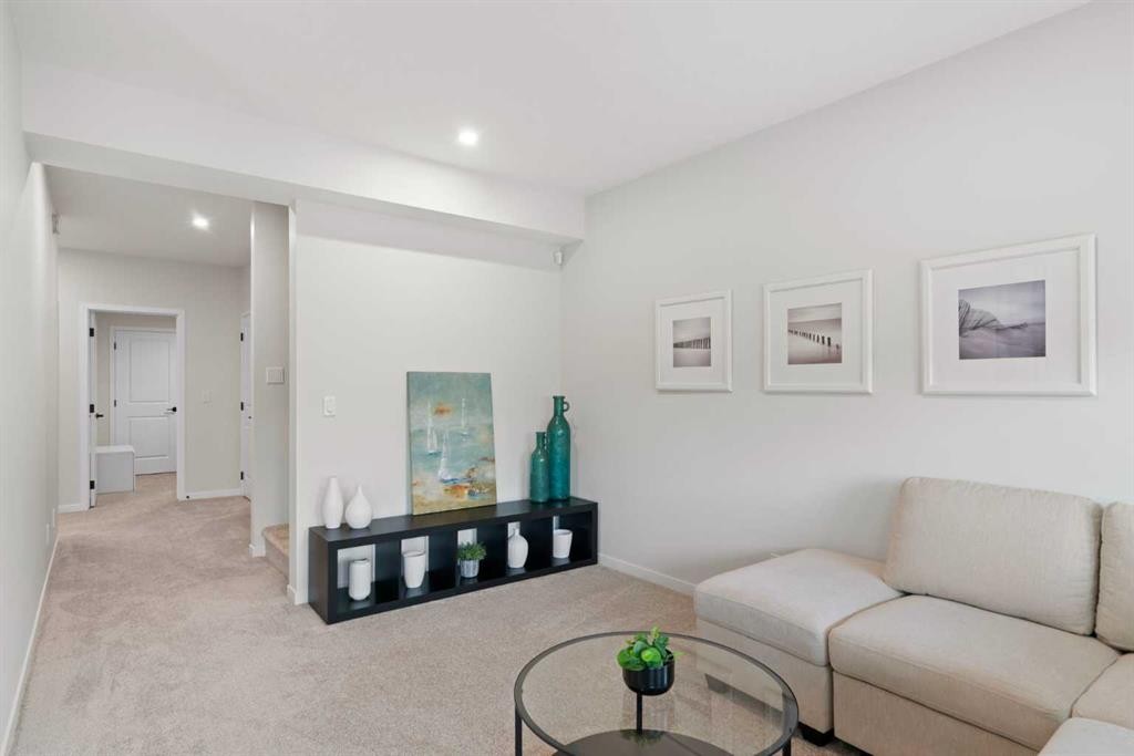 500 Cranbrook Gardens Se, Calgary, AB - Indoor