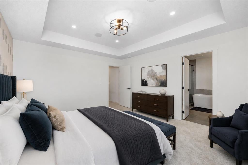 124 Heritage Boulevard, Cochrane, AB - Indoor Photo Showing Bedroom