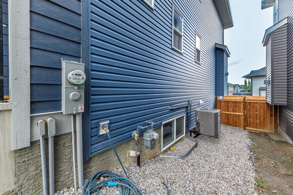 124 Heritage Boulevard, Cochrane, AB - Outdoor