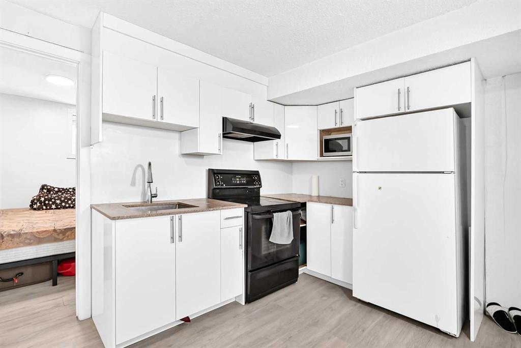 218 Saddlefield Place Ne, Calgary, AB - Indoor Photo Showing Kitchen