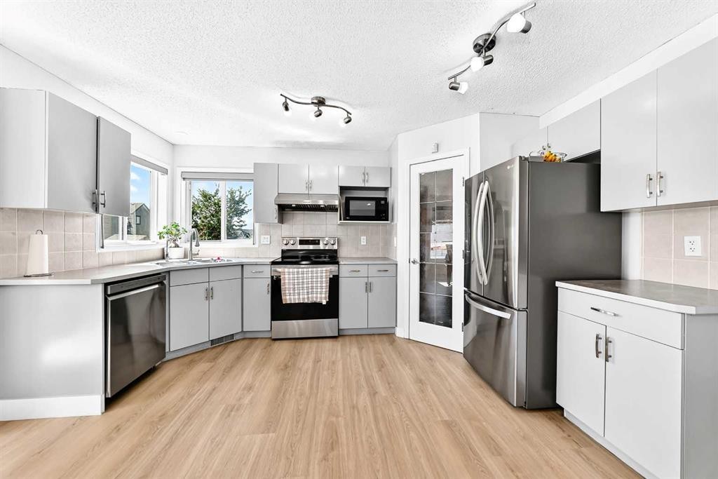 218 Saddlefield Place Ne, Calgary, AB - Indoor Photo Showing Kitchen With Stainless Steel Kitchen With Upgraded Kitchen