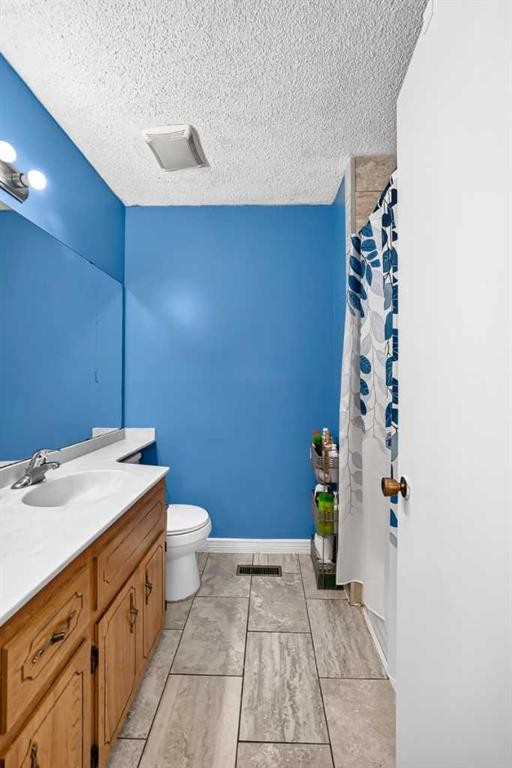 617 Whitewood Road Ne, Calgary, AB - Indoor Photo Showing Bathroom