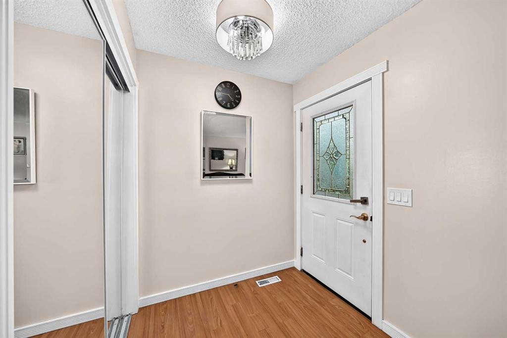 617 Whitewood Road Ne, Calgary, AB - Indoor Photo Showing Other Room