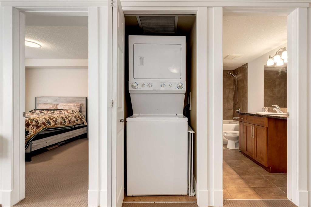 132-500 Rocky Vista Gardens Nw, Calgary, AB - Indoor Photo Showing Laundry Room