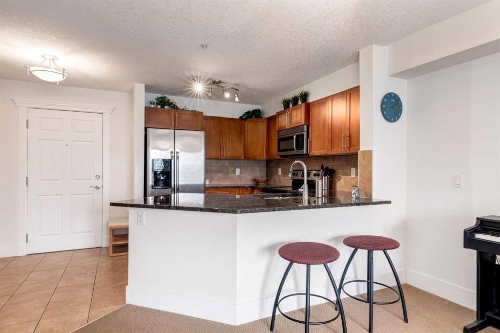 132-500 Rocky Vista Gardens Nw, Calgary, AB - Indoor Photo Showing Kitchen