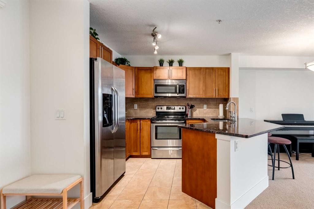132-500 Rocky Vista Gardens Nw, Calgary, AB - Indoor Photo Showing Kitchen With Stainless Steel Kitchen