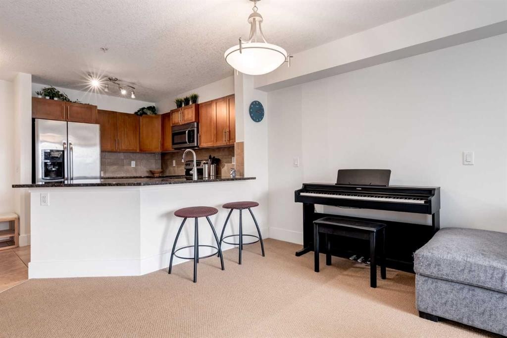 132-500 Rocky Vista Gardens Nw, Calgary, AB - Indoor Photo Showing Kitchen