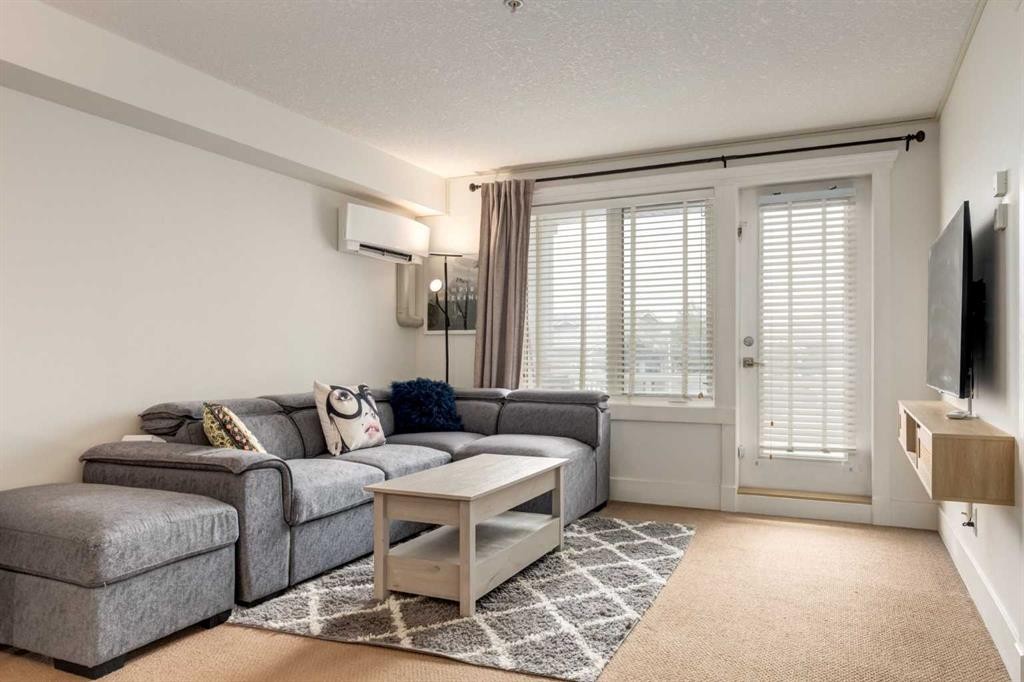 132-500 Rocky Vista Gardens Nw, Calgary, AB - Indoor Photo Showing Living Room