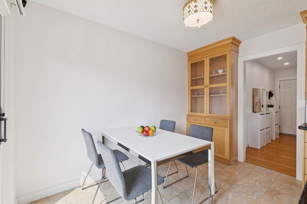 4927 10 Avenue Sw, Calgary, AB - Indoor Photo Showing Dining Room