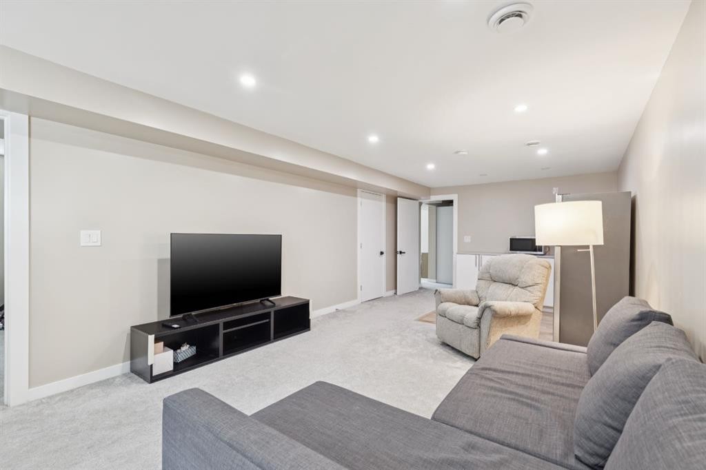 4927 10 Avenue Sw, Calgary, AB - Indoor