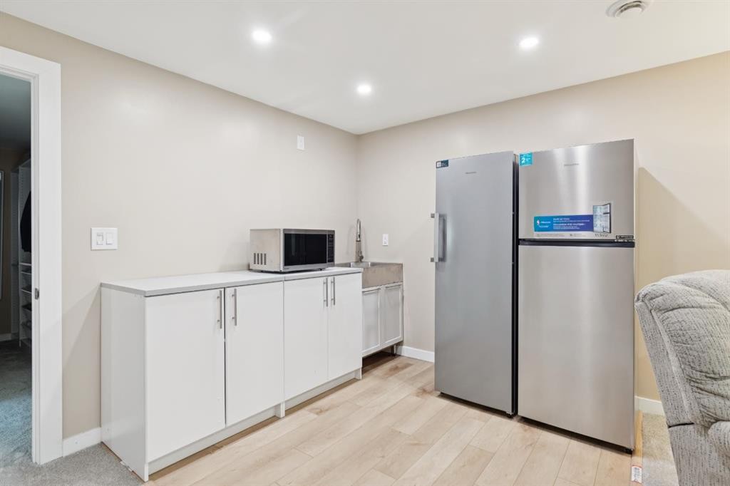 4927 10 Avenue Sw, Calgary, AB - Indoor Photo Showing Other Room