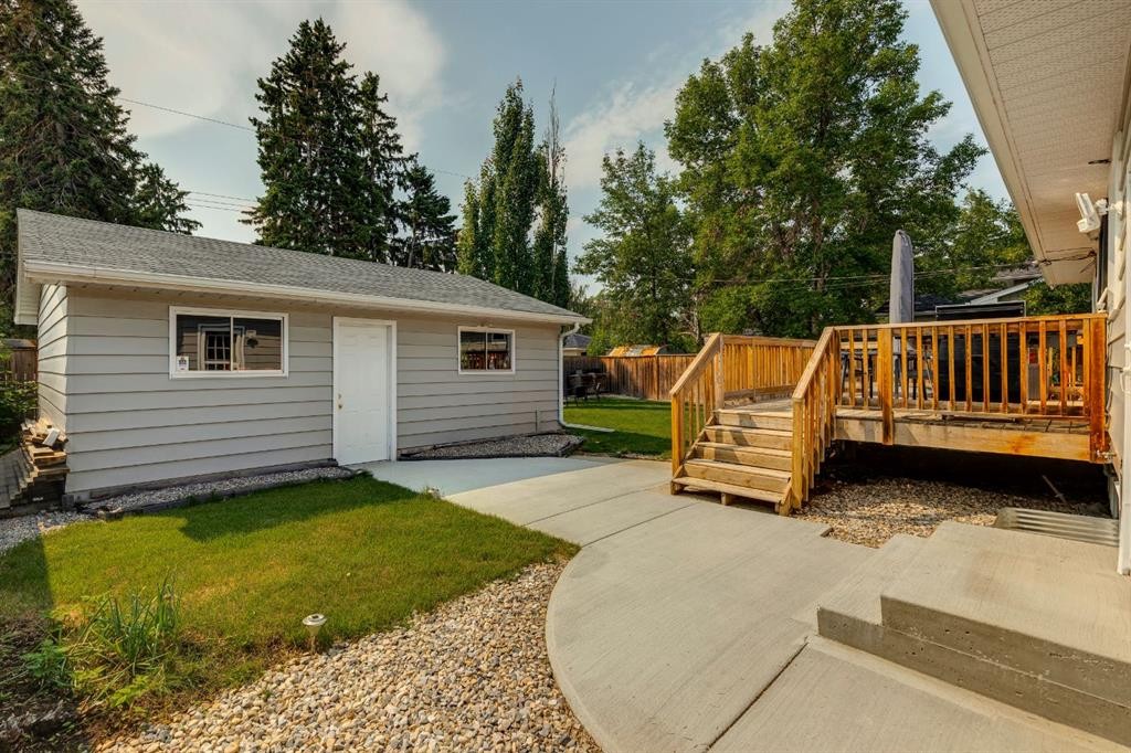 4927 10 Avenue Sw, Calgary, AB - Outdoor With Exterior