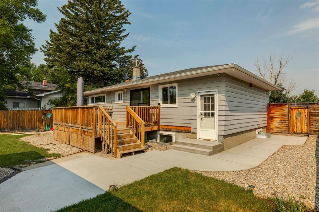 4927 10 Avenue Sw, Calgary, AB - Outdoor With Deck Patio Veranda