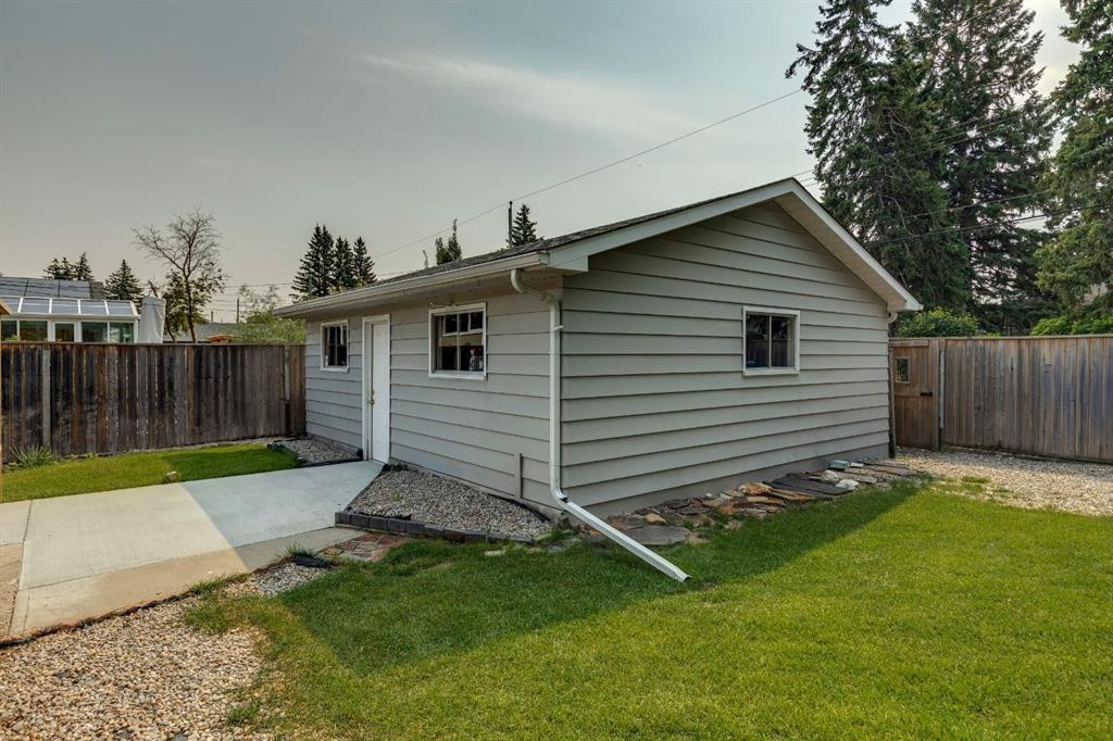 4927 10 Avenue Sw, Calgary, AB - Outdoor With Exterior