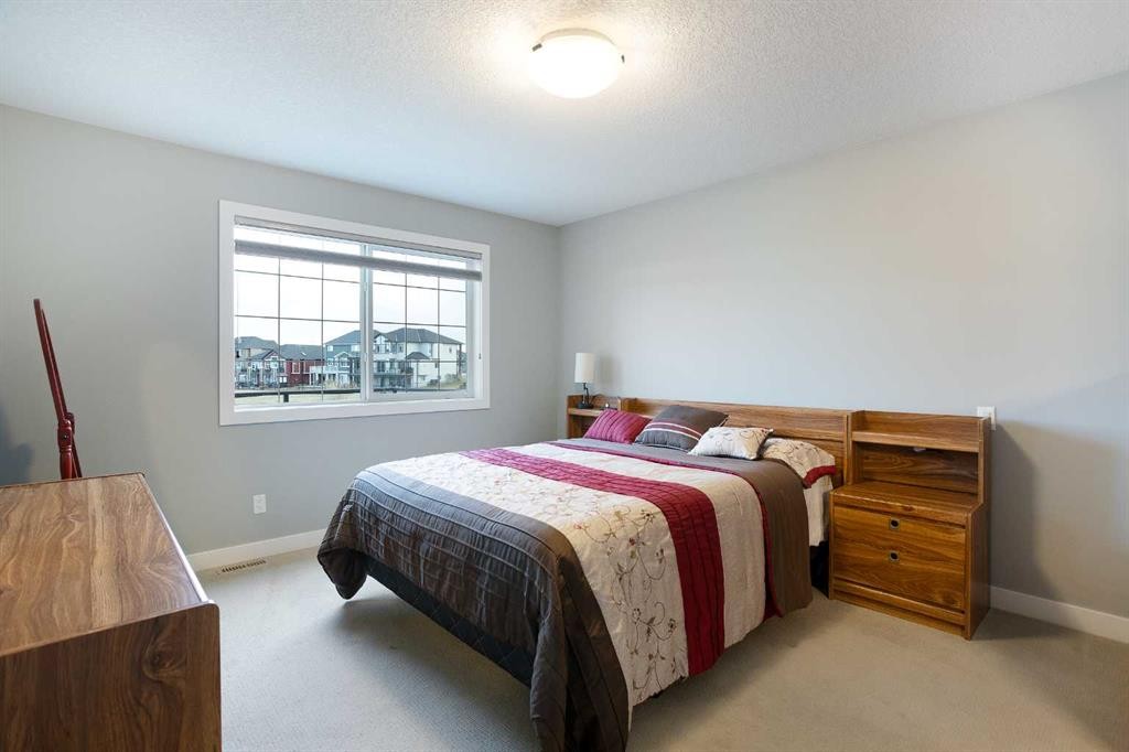 136 Rainbow Falls Glen, Chestermere, AB