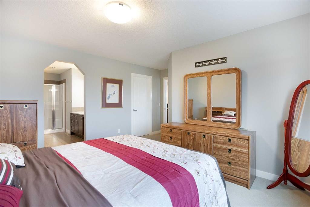 136 Rainbow Falls Glen, Chestermere, AB