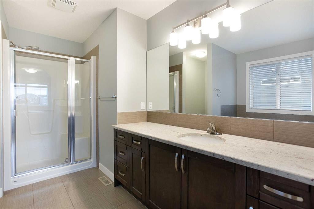 136 Rainbow Falls Glen, Chestermere, AB